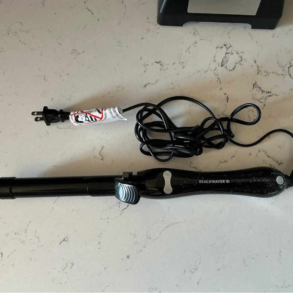 Beachwaver B1 rotating curling iron in black glitter 1”Model no. BW16H2